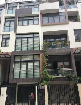 Cho thuê tòa nhà DT 96m2x5T giá chỉ 65tr/th, thông sàn, có thang máy, điều hòa âm trần 