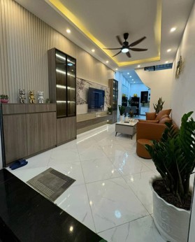Bán gấp nhà Linh Lang. Ngõ thông, 30m ra phố, trước nhà 3m
