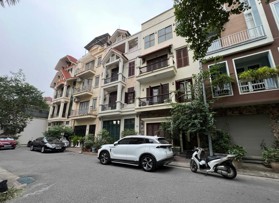 Bán nhà phân lô ngõ 2 Giảng Võ 25 tỷ 70m2 5 tầng 2 mặt thoáng đường hè 10m