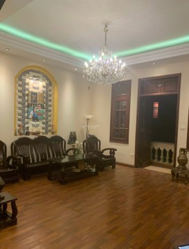 Bán biệt thự Hoàng Cầu 250m2 4T MT 9m ô tô tránh sân vườn, ngõ thông, 63 tỷ