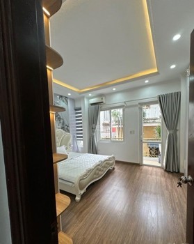Bán nhà riêng trung tâm Đống Đa Tây Sơn 47m2 5 tầng MT 4m kinh doanh sầm uất