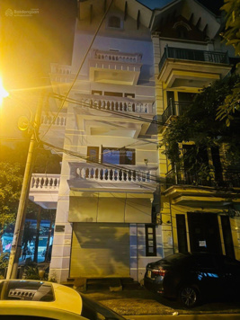 Bán nhà Mai Dịch, Cầu Giấy, vị trí kim cương, lô góc 3 mặt tiền, vỉa hè KD