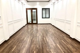 Cho thuê nhà phân lô phố Nguyễn Chí Thanh. 40m2 x 6T, thông sàn. Nhà mới, ô tô đỗ cửa. 