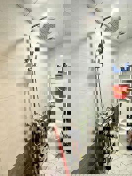 Em cần bán gấp căn tập thể tầng 1 Phương Mai có sổ đỏ, diện tích sổ 8.5m2 còn thực tế 20m2, mặt tiền 5m, giá 1.18 tỷ Đống Đa. Nhà em phù hợp gia đình nhỏ 1 con mà muốn có sổ đỏ ạ.