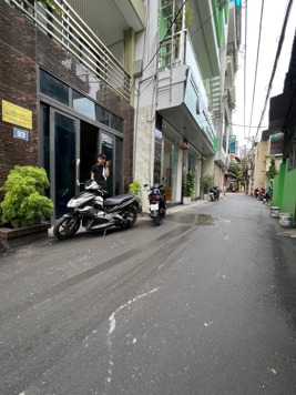 Nhà 7 Tầng - Thang Máy - Ô tô vào nhà