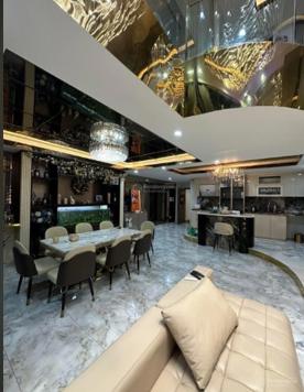 E chính chủ bán Duplex - Golden Land - Nguyễn Trãi - 2n2vs + 1 phòng thờ 125m2. 50tr/m2 thiện chí