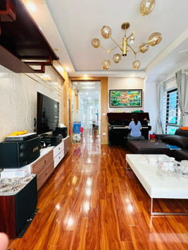 Bán nhà dân tự xây Nguyên Hồng 60m2 x 6 tầng vừa ở và KD, oto đỗ cửa