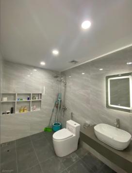 Tôi cần bán căn góc, tầng 30, ban công hướng Tây Nam, Tây Bắc, cửa hướng Đông Nam, giá bán 7,5 tỷ