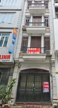 Cho thuê nhà mặt ngõ 105 Xuân la 60m2 x 4,5 tầng, oto đỗ cửa ở và làm VP