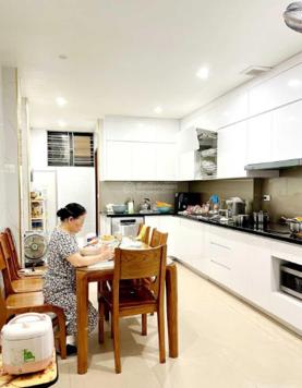 Nhà đẹp, hai mặt ngõ, thoáng trước sau, phố Ngọc Khánh, Ba Đình, DT 69m2, 5T, giá 11,5 tỷ