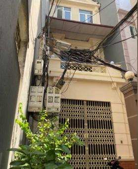 Cần bán nhà mới xây chưa ở trong ngõ Đội Cấn, đi lại thuận tiện, điện nước đầy đủ, an ninh đảm bảo