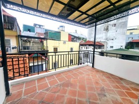 Chính chủ cần sang nhượng ngay nhà phố Pháo Đài Láng, ngõ thông gần chợ, dân cư yên tĩnh