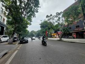 Bán Gấp Mảnh Đất vị trí đẹp Siêu Ngọc Trinh  Phố Xuân La Tây Hồ Lạc Long Quân  dt 310 giá 550tr /m2