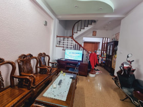  Bán nhà ở ngõ 92 Nguyễn khánh toàn 6 tầng x 48m2, xây kiên cố, vị trí đẹp 