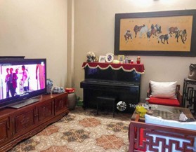 Bán nhà hiếm 72m2 Hoàng Quốc Việt, đầy đủ sân vườn tiểu cảnh, gỗ sàn gạch Tây Ban Nha