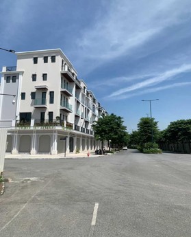 Bán căn góc vị trí đẹp ngay ngã tư đường đại lộ Hoàng Mai