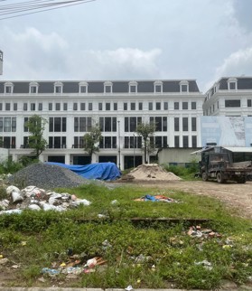 Chính chủ cần bán gấp lô đất đấu giá Louis Hoàng Mai mặt tiền 7,8m 