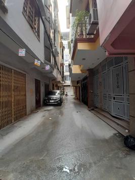 Bán đất phân lô cán bộ Trung Kính đôi - 45m2, mặt tiền 5m, đường thông ô tô, kinh doanh giá 11 tỷ