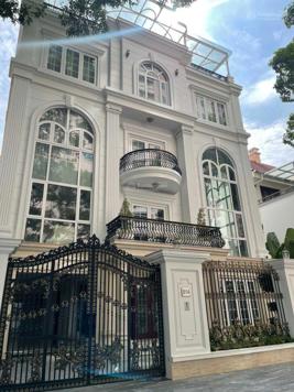 Biệt thự vip nhất Trung Hòa, Nguyễn Thị Định, 266 m2, MT 17m. Giá 92 tỷ