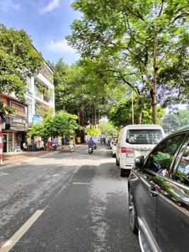 Hiếm! Bán đất phố Nguyễn Chí Thanh, lô góc, 2 thoáng, ô tô, view thoáng, KD, 62m2