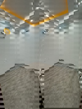 Chị em có căn nhà 35m2 xây 4 tầng 4 ngủ 1 thờ tự Hà Đông cần nhượng lại cho anh chị chỉ 2,9 tỷ bao sang tên.