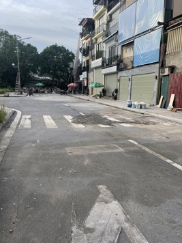 NHÀ CẤP 4 1 MẶT PHỐ 1 MẶT NGÕ THÔNG LẠC TRUNG ĐƯỜNG MỚI