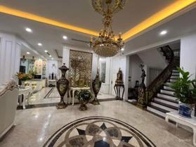 Bán nhà 5 tầng thang máy Cầu Giấy, 168m2, mặt tiền 20m lô góc vỉa hè ô tô tránh, giá 40.5 tỷ