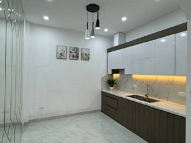 Bán nhà mới xây xong ở 132 Cầu Giấy 33m2 x 5 tầng, Lô góc đẹp như ảnh