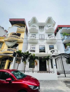 Cho thuê nhanh nhà siêu đẹp tại Hào Nam, 60m2x5T, 3 bước chân ra đến ga Cát Linh. Giá thuê 15tr/th