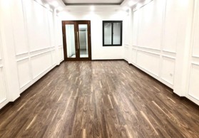 Cho thuê nhà phân lô phố Nguyễn Chí Thanh. 40m2 x 6T, thông sàn. Nhà mới, ô tô đỗ cửa. 20tr/th