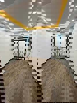 HIẾM ! NHÀ PHỐ TRUNG KÍNH MỚI- ĐẸP- Ở NGAY - TRUNG TÂM- GẦN PHỐ - AN SINH ĐỈNH