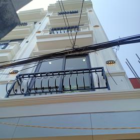 Bán gấp nhà 2 tầng mặt phố Bạch Mai, Phường Bạch Mai, Quận Hai Bà Trưng, giá 21.8 tỷ