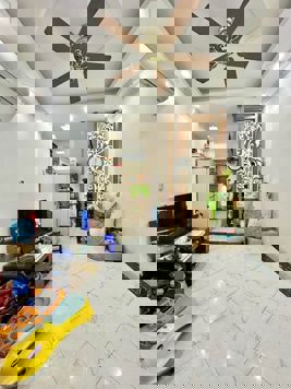 💥 CỰC HIẾM- MÌNH CẦN B.Á.N GẤP -NHÀ 8/3  HAI BÀ TRƯNG - LÔ GÓC - NGÕ THÔNG - RỘNG THOÁNG 