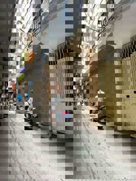 Đối Diện Đại Học Y - DT 45m2 x 6 Tầng Thang Máy, Kinh Doanh