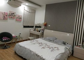 Cần tiền đầu tư nên bán căn hộ 2 phòng ngủ 82,5m2 giá 3,75 tỷ Golden West