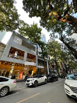 (Mặt tiền 11m) bán mặt phố Bà Triệu gần Vincom, ngay ngã tư Trần Nhân Tông, vỉa hè KD đỉnh