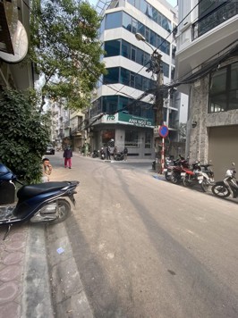 Chính chủ cho thuê nhà phân lô Tam Trinh ngay Cầu Mai Động 100m2, 5 tầng, vỉa hè giá 25tr/th