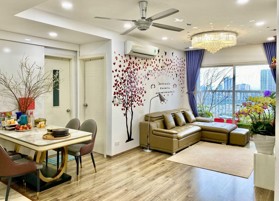 Gia đình tôi cần bán căn 64m2 tầng 20 dự án Hà Nội Centerpoint ban công Đông Nam