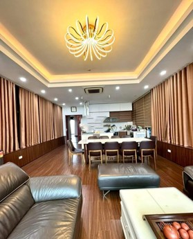 Cần bán nhanh nhà mặt phố Khương Đình, DT 101m2, 19 tỷ (188tr/m2), vỉa hè 6m