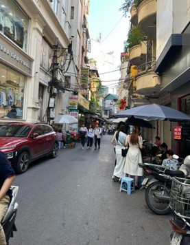 Mặt phố siêu hiếm nhiều người tìm mua vì muốn ở cạnh công viên cho mát mẻ