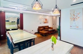 Nhà mình có căn góc 3pn 122m2 cần bán - Golden Land 275 Nguyễn Trãi