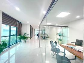 Bán Nhà mặt phố Đội Cấn, thang máy nhập khẩu, lô góc, ô tô tránh, vỉa hè rộng, kinh doanh văn phòng