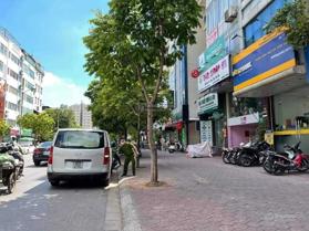 Bán nhà mặt phố Đào Tấn. 50 m2. MT 5m. Giá 31,5 tỷ có TL. LH 0979 913 794