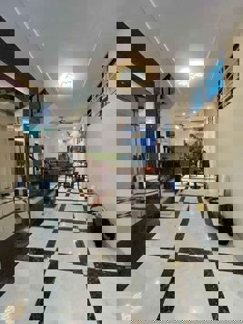 Anh Vinh cần tiền bán gấp nhà ngõ 162 Nguyễn Văn Cừ, GARA Ô TÔ 7 CHỖ, 5 TẦNG, THANG MÁY, LÔ GÓC THOÁNG SÁNG.