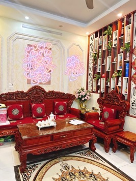 Bán nhà Đông Ngạc gần chợ Kẻ Vẽ 42m2 MT 5m, oto đỗ cửa, lô góc, 10m ra oto tránh dừng đỗ giá 6,3tỷ