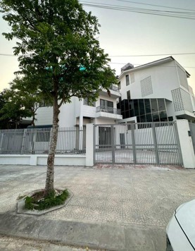 Siêu phẩm biệt thự Foresa 150 m2 mặt đường 40m, sẵn nhà 4 tầng hoàn thiện.