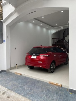 Bán nhà Lạc Long Quân DT40m2 x MT 4.5m, gara ô tô, nằm ở mặt ngõ thông ô tô tránh, lô góc giá 7,6tỷ