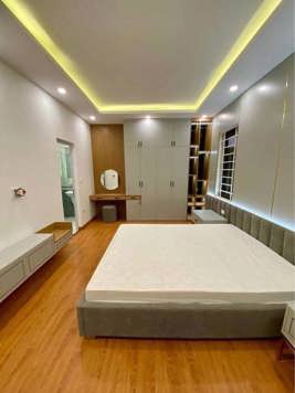 CÁCH NGÃ TƯ CANH chỉ 1km NHÀ CỰC ĐẸP Siêu phẩm trở lại với diện tích 30mx5T, mặt tiền 4.7 giá chỉ nhỉnh 4 tỷ