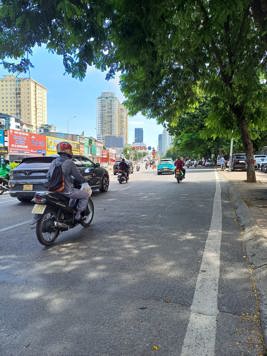 Bán nhà Quận Cầu Giấy 4 tầng 74m2. Giá 12.8 tỷ. Nhà cũ xác định bán đất