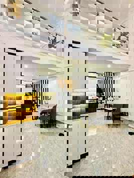 NHÀ THÁI HÀ, OTO ĐUA SÁT VÁCH